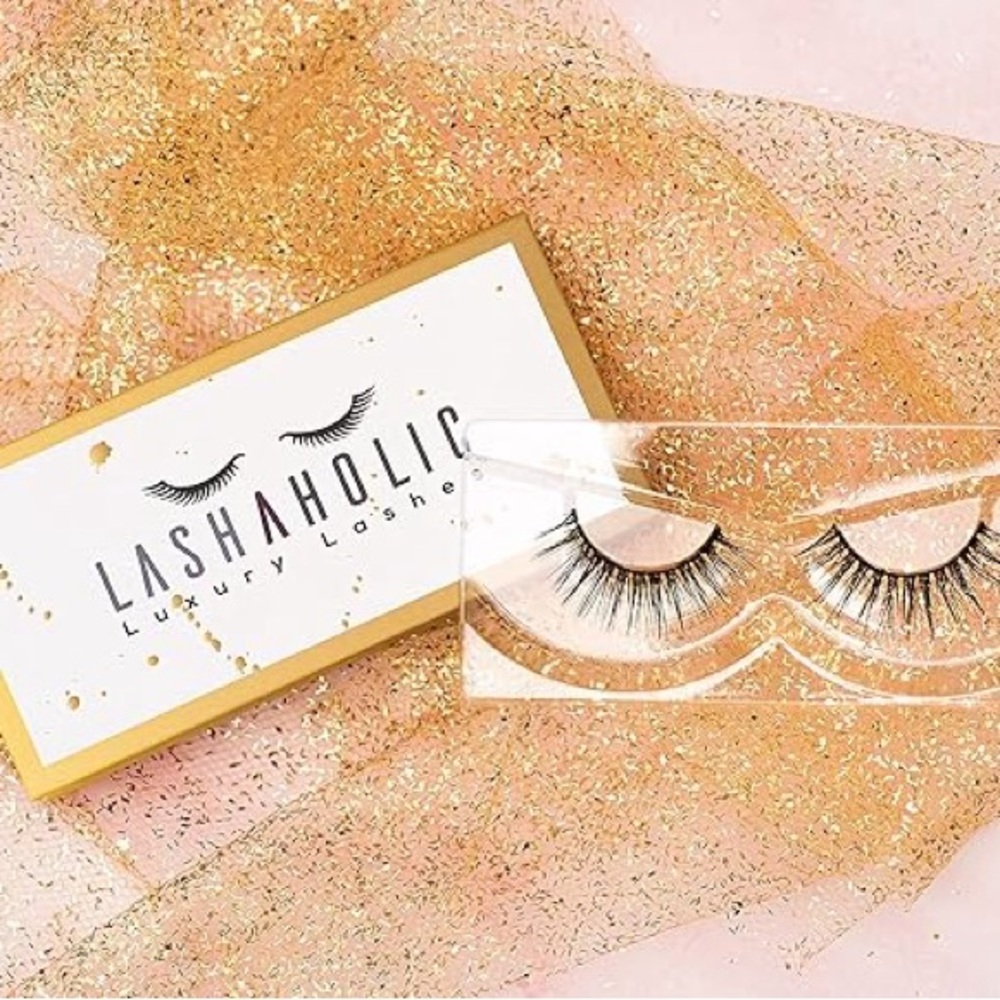 ✨NIB✨ Lashaholic Luxury Lashes Basic B Collection - Instaglam